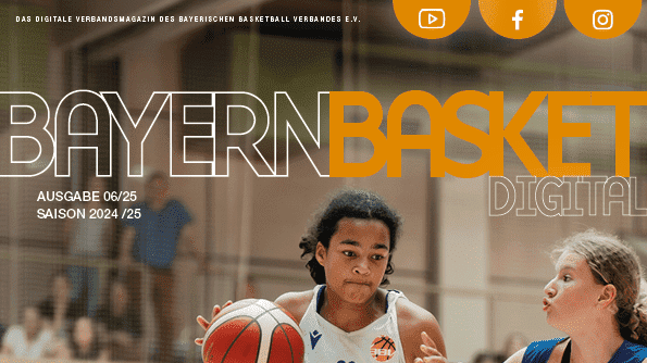 BAYERNBASKET Ausgabe 06/25 Zwei Basketballspielerinnen in blauen Trikots dribbeln auf dem Spielfeld während eines Spiels.